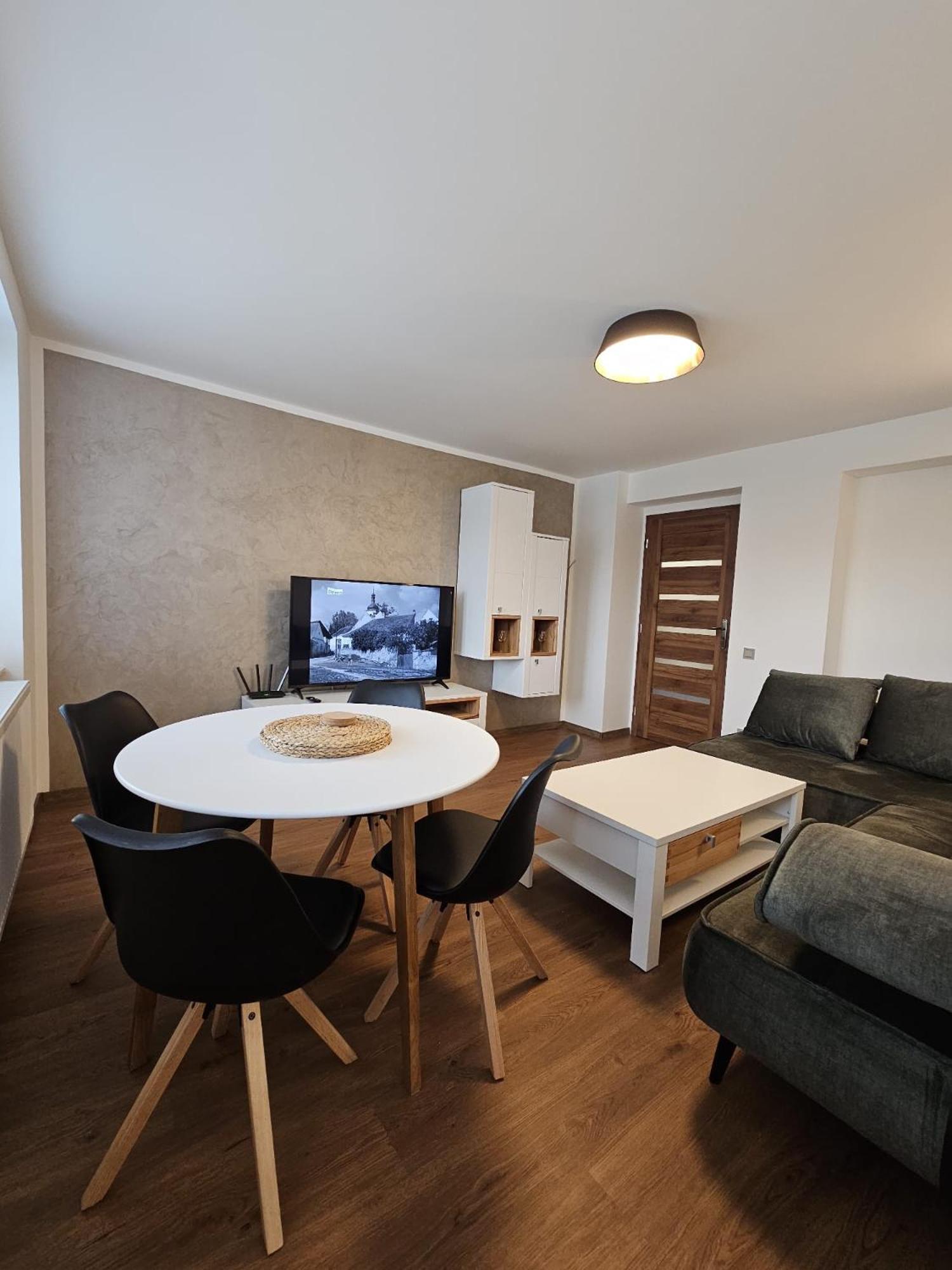 Ferienwohnung Apartman U Labe Nymburk Exterior foto